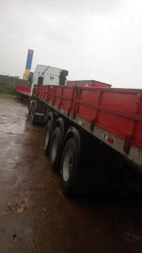 CARRETA Porta Container Marca: Rodolinea Ano 2008 12 locks 3 eixos Rodagem: 295/80 Radial