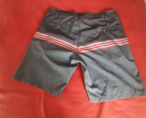 Quiksilver  bermuda 42<br>QuikSilver<br>Bermuda<br>Poliester/elastano<br>Tamanho 42