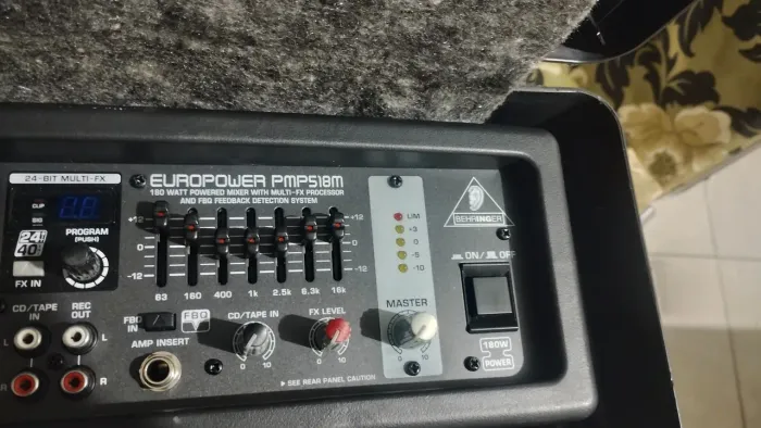 Cabeçote amplificado Behringer e + 2 itens