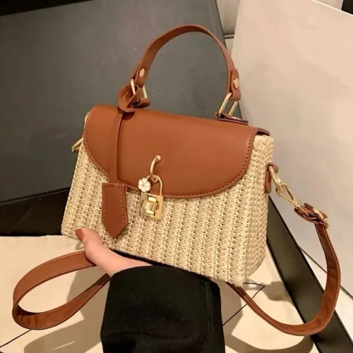 Bolsa Feminina Pequena de Mão Transversal de Palha Quadrada com Detalhes de Couro