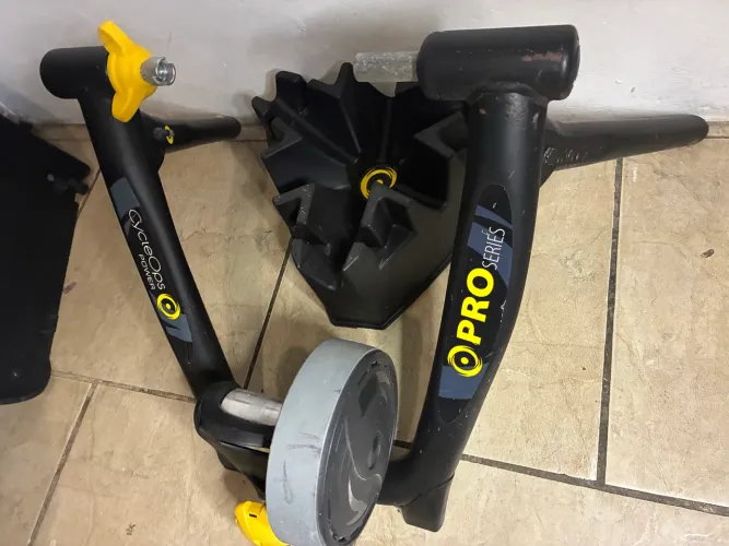 rolo de treinamento CycleOps Pro Series para ciclismo indoor