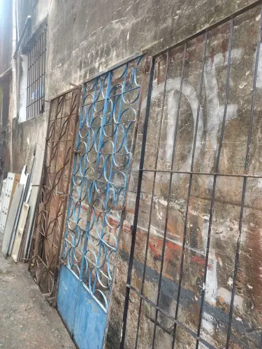 Portão, pronto pra estalar mede 1:00 metro de largura 2:20 de altura 