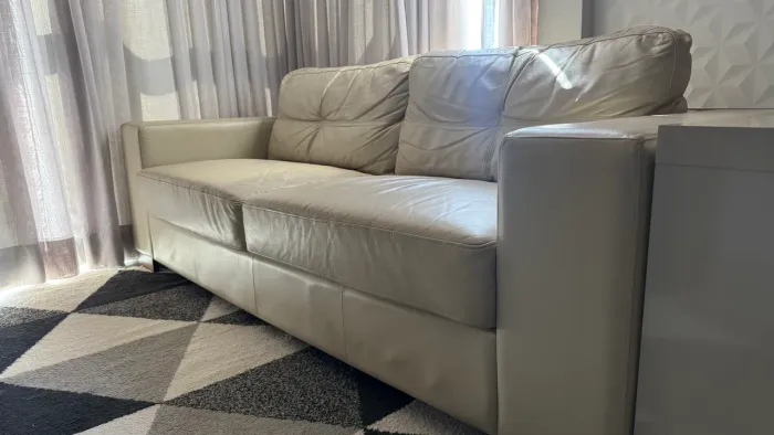 Sofá Domini 2.10m - 100% Couro Legítimo Pérola