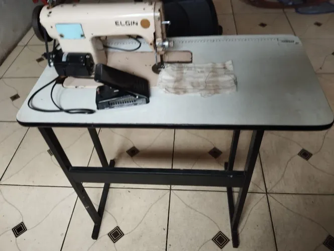 Máquina de costura usada Elgin  preço 800