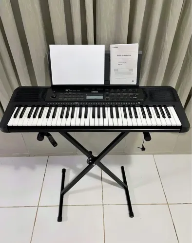 Teclado Yamaha PSR-273 em estado de conservação impecável