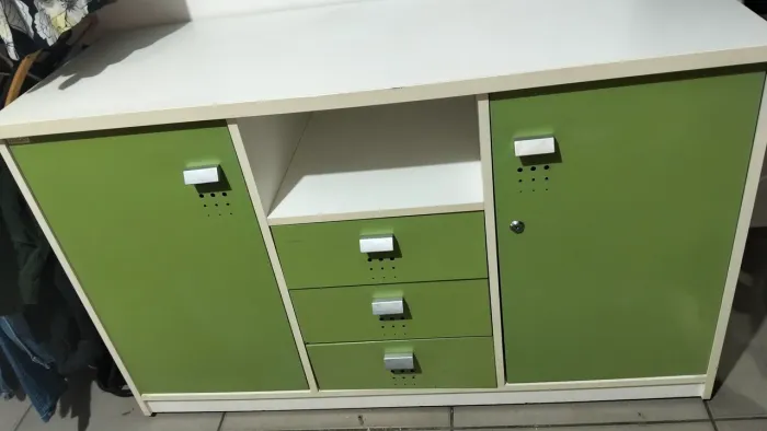 Balcão Credenza Pandin - Linha Aretto (MDF + Portas de Aço Verde Miró)