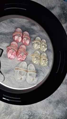 Sapatinhos de bebê menina luxo com perolas apenas R$ 35 reais