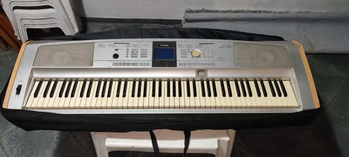 Teclado arranjador Yamaha DGX-505