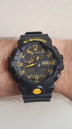 Casio G-Shock. Preto e Amarelo
