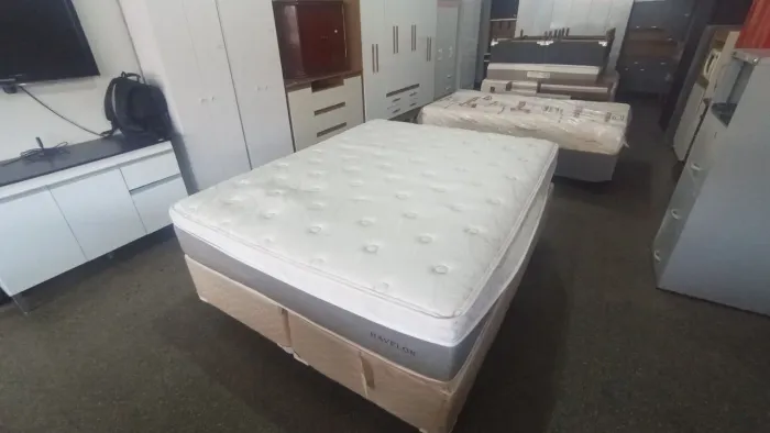 Cama box Queen size Colchão Ortobom 158 por 198 molas ensacandas bambú 