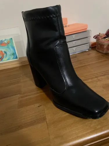 Bota preta de cano curto
