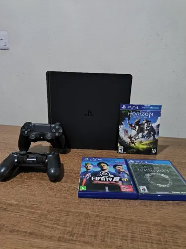Ps4 slim + 2 controles + 4 jogos.