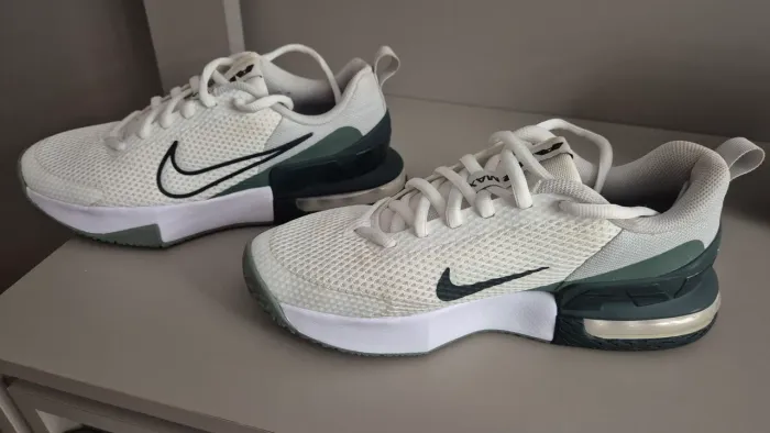 Tênis Nike 40, mas considere 39