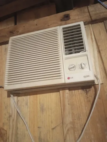 Ar condicionado LG gold quadrado de janela, 12 mil BTUs.