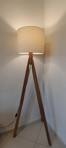  VENDO Abajur tripé * R$ 200,00