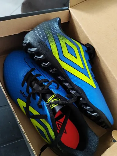 Chuteira Society Umbro Warskin -N 40