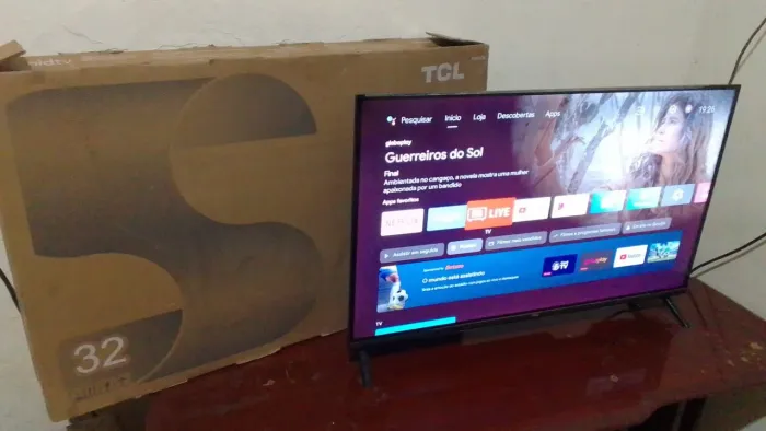 Tv TCL 32 polegadas, 6 meses de uso.