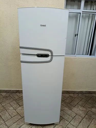Vendo geladeira Consul 380 L entrego se precisar