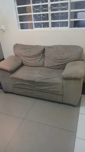 Sofá de 2 lugares pequeno