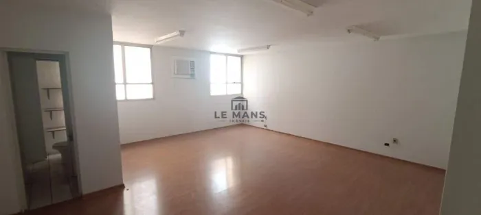 Sala para alugar em Piracicaba, Alemães, com 40 m², Racz Center