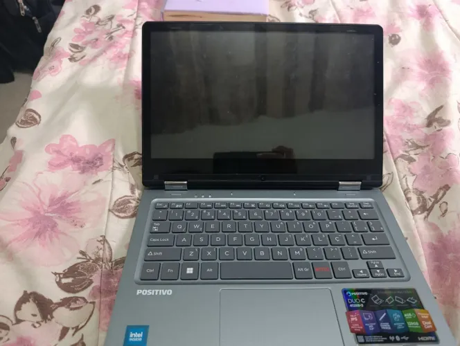Notebook Positivo C4128B-3 conversível (2 em 1)