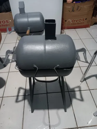 Vendo churrasqueira pequena