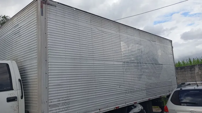 Baú chapeado para toco e truck 