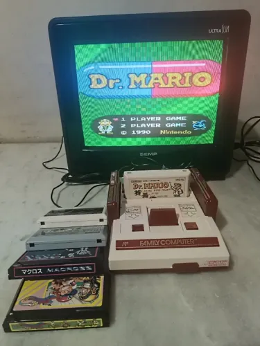 Nintendo Famicom c/ mod AV feito + 5 cartuchos, todo revisado e com Garantia.