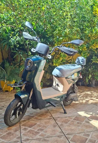 Scooter Elétrica Yiwu Bella