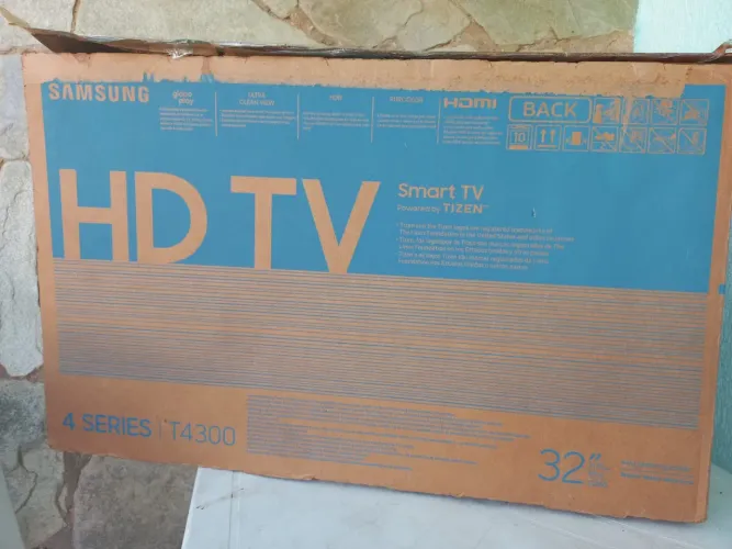 Tv Samsung 32 Polegadas HDTV T4300 Polegadas semi nova, pouco uso