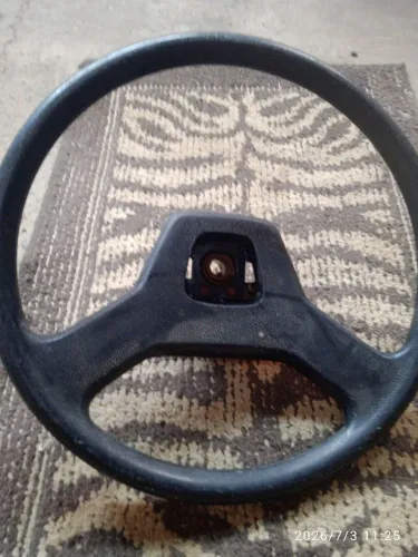 Volante original do Fiat uno está sem a tampa isso é detalhe