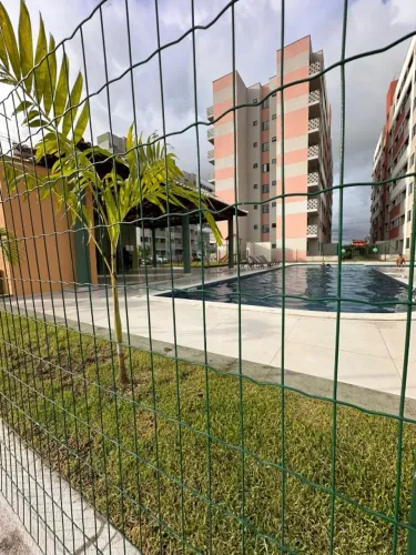 ALUGA-SE: APARTAMENTO 2/4 COM SUÍTE E VARANDA