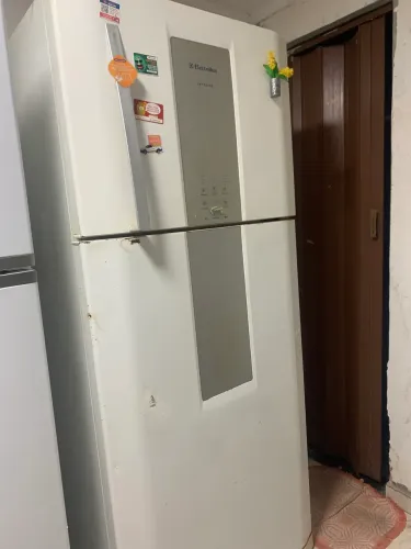 Vende geladeira para retirada de peças,