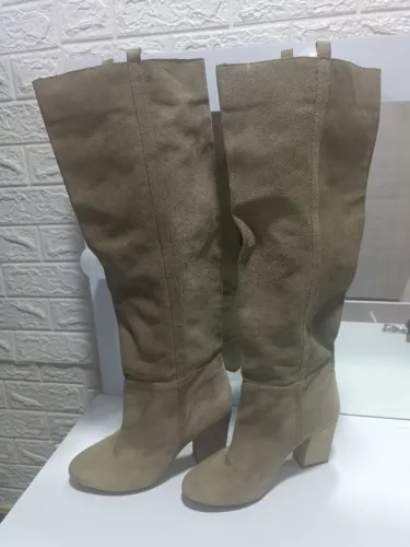 Bota em couro cano longo Zara