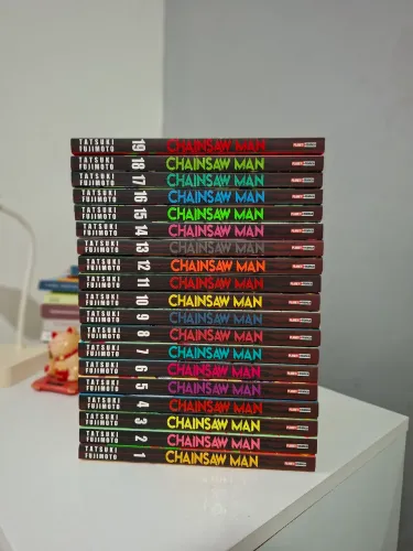 mangá Chaisaw Man em ótimo estado