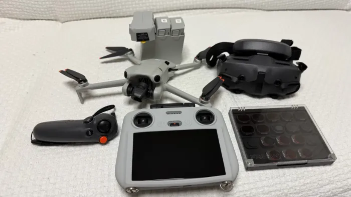 Drone DJI Mini 4 PRO Fly More Combo Plus