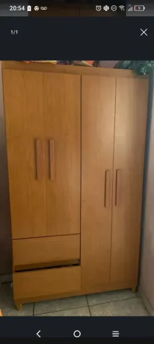 Guarda roupas solteiro 4 repartimento,lugar para colocar cabide,2 gavetas 4 portas