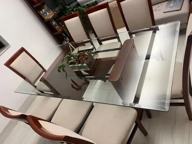 MESA DE 2X1M COM 8 CADEIRAS COM ESTOFADO EM LINHO 