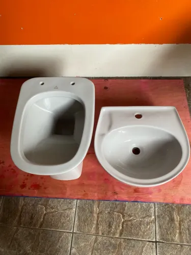 Vendo vaso sanitário com pia
