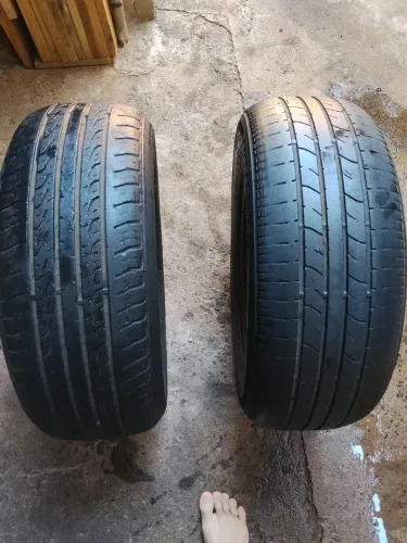 Pneus 195/55 R15.