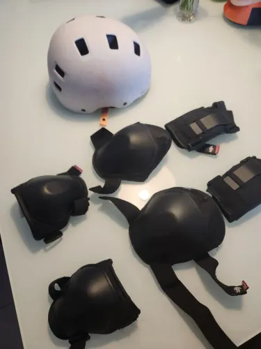 Patins infantil e equipamentos de segurança 
