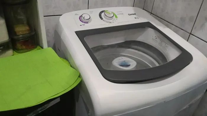 VENDE-SE MÁQUINA DE LAVAR CONSUL CB09 - PARA RETIRADA DE PEÇAS.