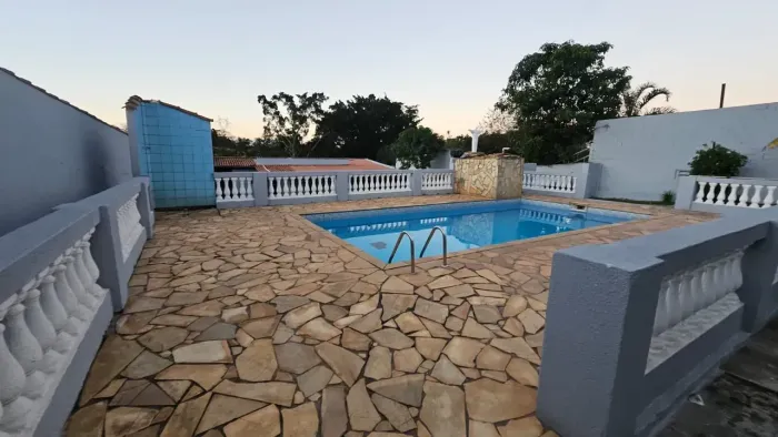 GRANDE OPORTUNIDADE! CHÁCARA COMPLETA COM PISCINA ACEITA IMÓVEIS, CARROS E PARCELA DIRETO