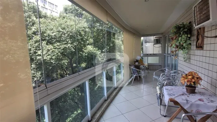Apartamento varandão e cortina de vidro na Tijuca, 3 quartos, 2 suítes, 2 vagas na escritu