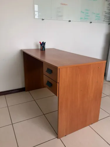 ESCRIVANINHA COM 2 GAVETAS EM EXCELENTE ESTADO A VENDA