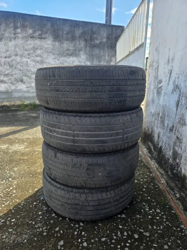 Jogo de pneus