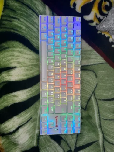 Teclado Mecânico Gamer Redragon Kumara Pro Wireless Branco (Lunar White) - Estado de Novo!