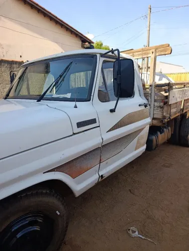 Ford f 4000 disponível para venda