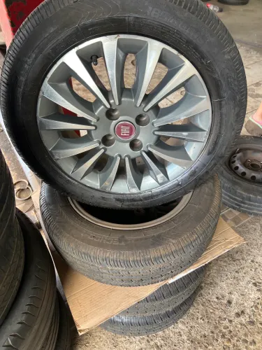 Roda aro 15 modelo Fiat linea 