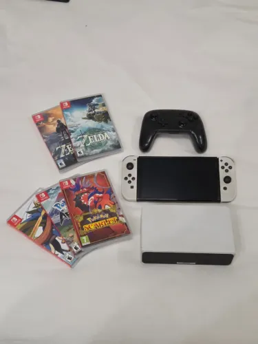 Nintendo Switch OLED + Nintendo Pro Controller + 5 jogos